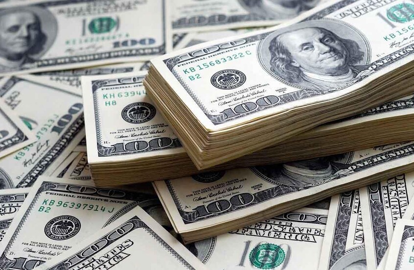 مصر.. الدولار يكسر حاجز 52 جنيها للمرة الأولى في السوق المصرفية