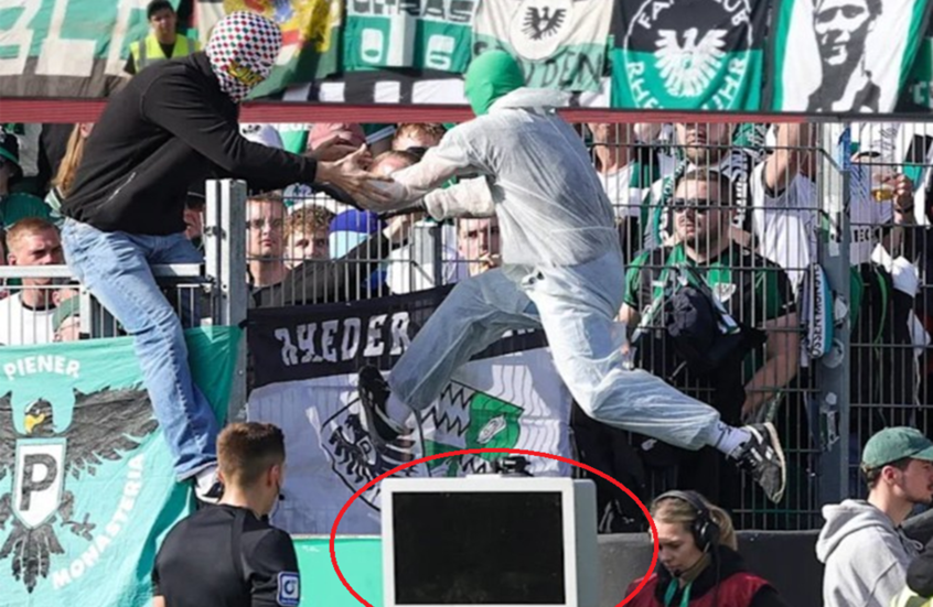 ألمانيا.. واقعة مثيرة للجدل أثناء مراجعة الحكام لضربة جزاء عبر شاشة تقنية "الفار"