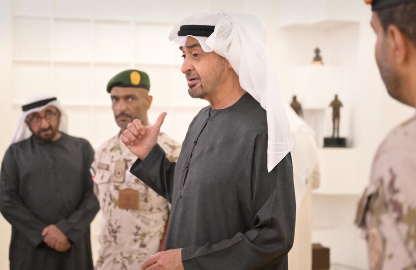 رئيس الإمارات يتفقد وزارة الدفاع (صور)