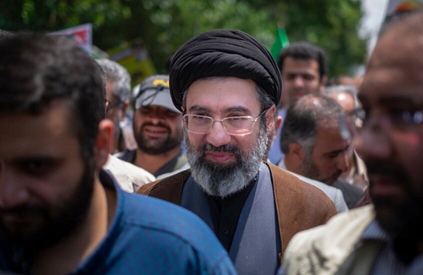 بالفيديو.. لحظة إعلان مجتبى خامنئي قائدا ثالثا للثورة الإيرانية خلفا لوالده الراحل