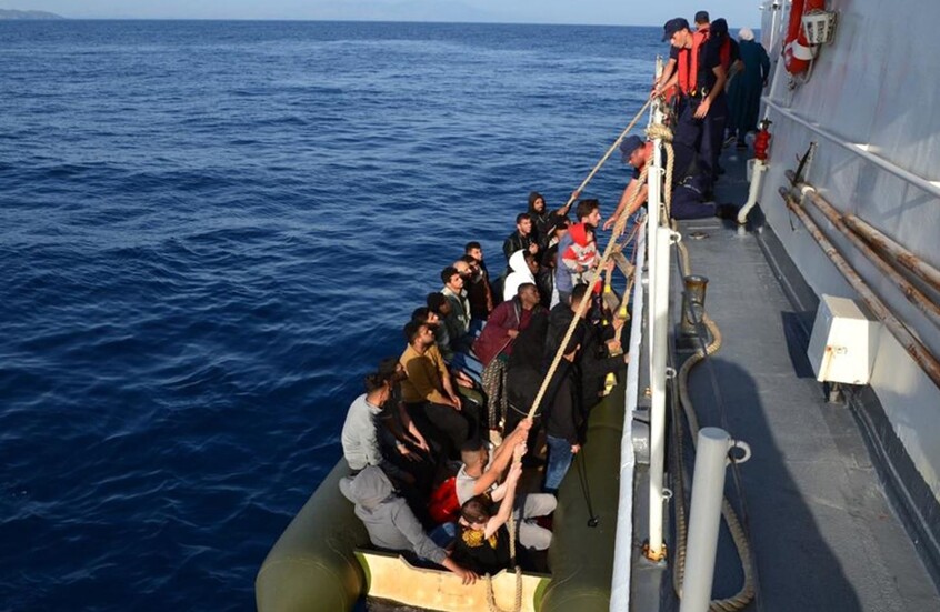 تركيا.. مقتل 14 شخصا بعد اصطدام قارب مهاجرين بسفينة لخفر السواحل