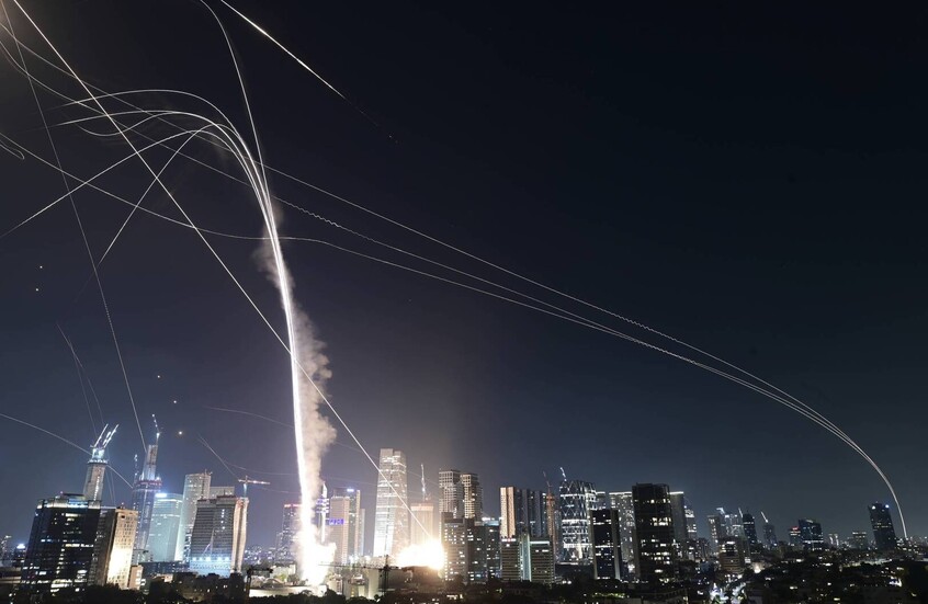 مطعم "كباب" مصري يثير عاصفة غضب في إسرائيل لاستخدام لقطات القصف الإيراني للترويج لـ"المشاوي"