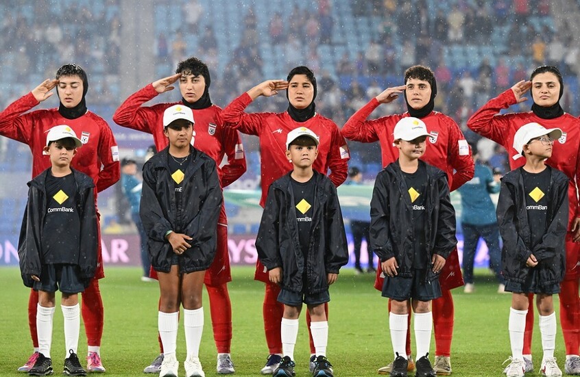 بعد وصفهن بـ"الخائنات".. انباء عن "هروب" لاعبات من منتخب إيران للسيدات