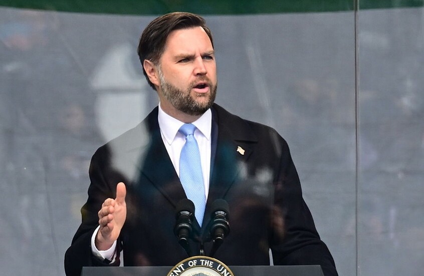 اعتراف خطير من نائب ترامب بشأن سئمه من السياسة