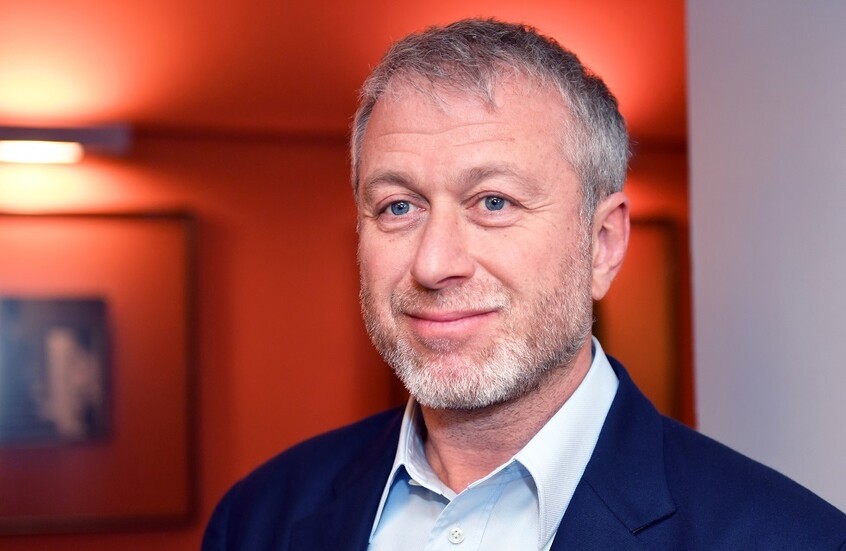 صحيفة: أبراموفيتش سيتبرع بجزء من عائدات بيع نادي تشيلسي للجرحى في العملية الروسية الخاصة