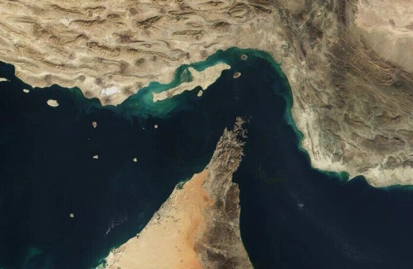 الحرس الثوري يعرض فتح مضيق هرمز أمام دول عربية وأجنبية بشرط واحد