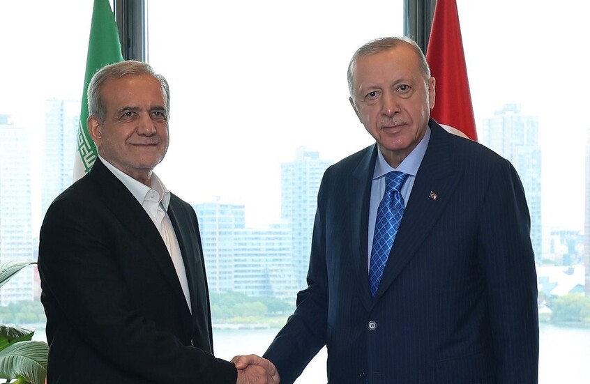 بطلب من الجانب الإيراني.. أردوغان يهاتف بزشكيان ويؤكد على ضرورة فتح قنوات تواصل دبلوماسي