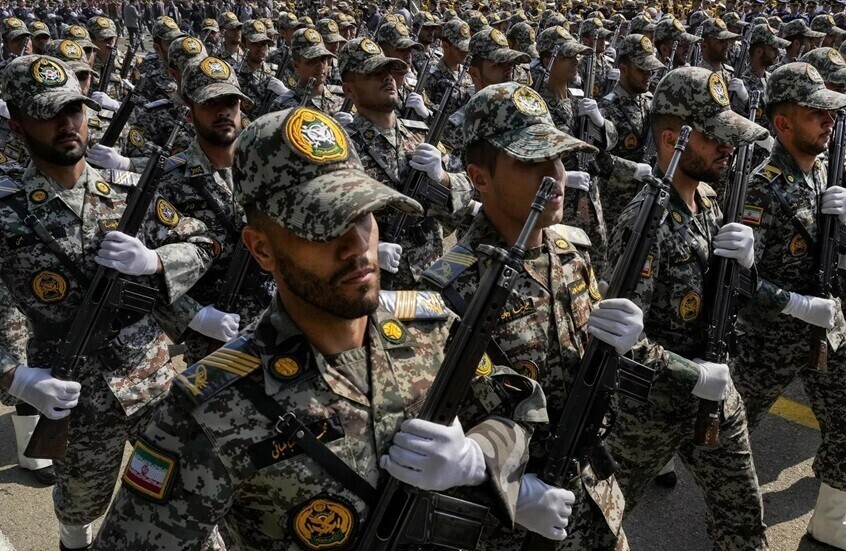 الحرس الثوري الإيراني يرد على ترامب بشأن من يقرر نهاية الحرب ويتوعد أمريكا وإسرائيل بالندم