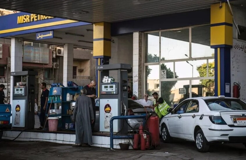 الحكومة المصرية تبرر سبب تحريك أسعار الوقود: إجراء "مؤقت" تفرضه تقلبات الأسواق العالمية
