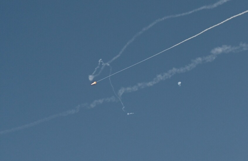 الدفاعات الجوية الإماراتية: أسقطنا 8 صواريخ باليستية و26 طائرة مسيرة