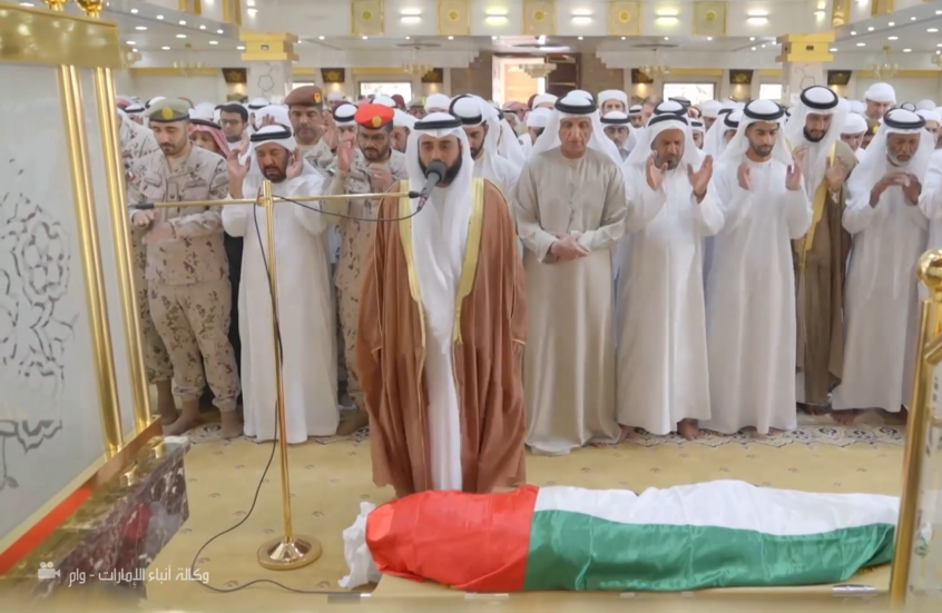 الإمارات.. سكان رأس الخيمة يؤدون صلاة الجنازة على جثمان الملازم أول الراحل علي الطنيجي