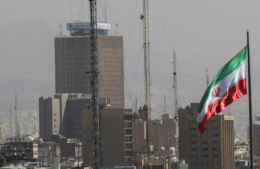 إيران تعلن استهداف مصفاة نفط وخزانات وقود في حيفا ردا على ضرب مستودعاتها