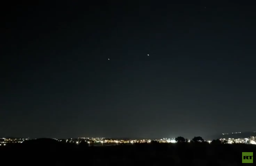 مراسلة RT: أصوات انفجارات ضخمة في تل أبيب الكبرى (فيديو)