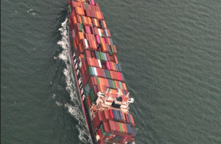 هيئة بحرية: استهداف سفينة شحن في مضيق هرمز