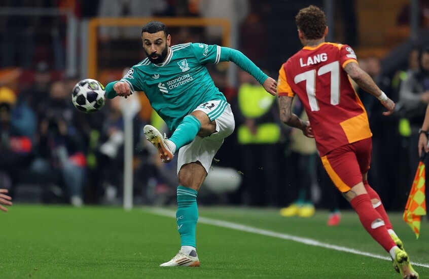 قد يسجل هدفا بين الحين والآخر.. أحد نجوم ليفربول يحذر من تراجع مستوى صلاح ويقترح البديل