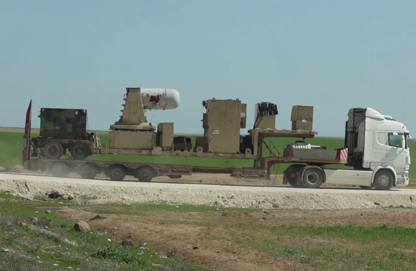 من بينها منظومات دفاع جوي.. رصد التعزيزات الأمريكية تسير إلى قاعدة قسرك شرقي سوريا قادمة من العراق