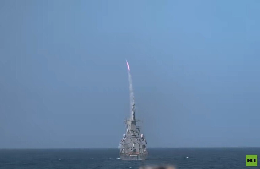 السعودية.. تدمير مسيرة في المنطقة الشرقية و3 صواريخ باليستية أطلقت باتجاه قاعدة الأمير سلطان الجوية