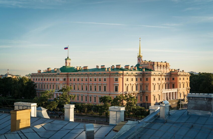 سيمفونية تناقضات معمارية في قلب سان بطرسبورغ