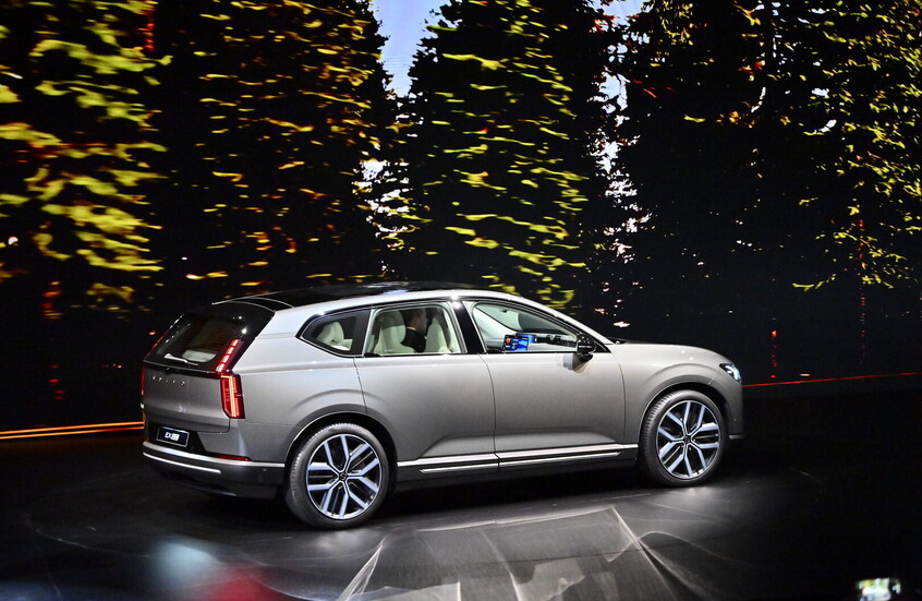 "فولكسفاغن" و"فولفو" تحذران: الصراع مع إيران يزيد قلق مشتري السيارات