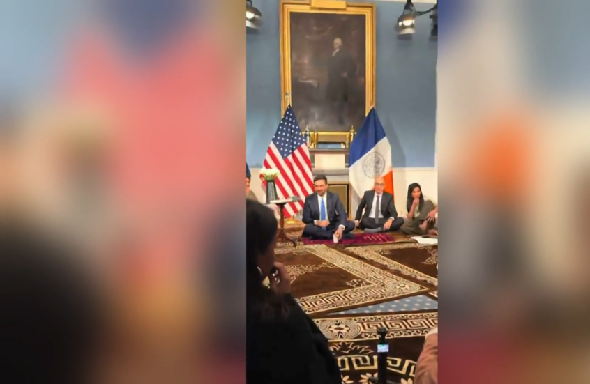 أول إفطار جماعي رمضاني في مبنى بلدية نيويورك بحضور عمدة المدينة ممداني