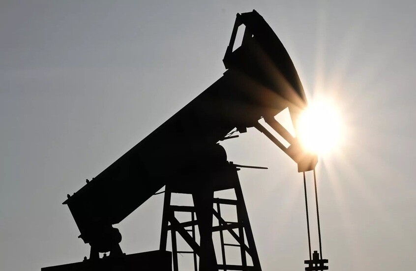 الولايات المتحدة ترفع العقوبات المفروضة على بيع النفط الروسي المحمل في السفن