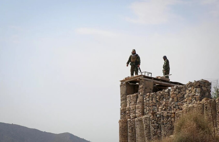 مسيّرات أفغانية تستهدف قاعدة عسكرية باكستانية