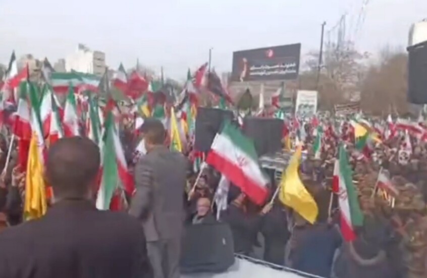 انفجار يهز ميدان الفردوسي في طهران تزامنا مع مظاهرة حاشدة (فيديو)