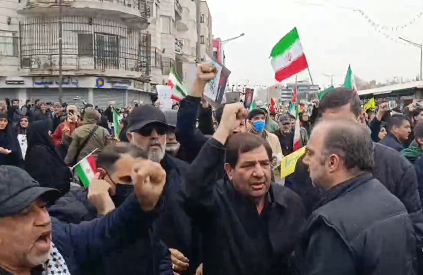 مستشار خامنئي يظهر في مسيرة ألفية وسط قصف أمريكي إسرائيلي