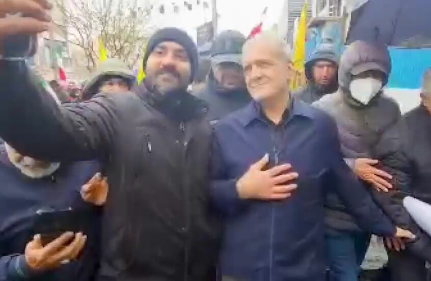 الرئيس الإيراني يشارك في مسيرات يوم القدس في طهران