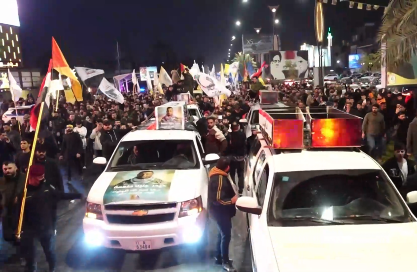 بغداد.. المئات يشيعون جثامين أفراد من الحشد الشعبي قتلوا في ضربات أمريكية