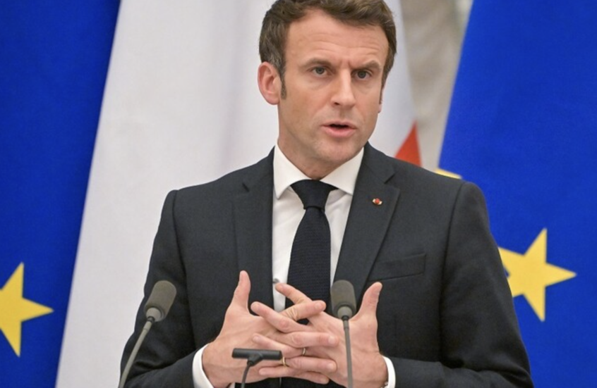 انتقادات فرنسية لماكرون بسبب استقباله الحار لزيلينسكي في قصر الإليزيه