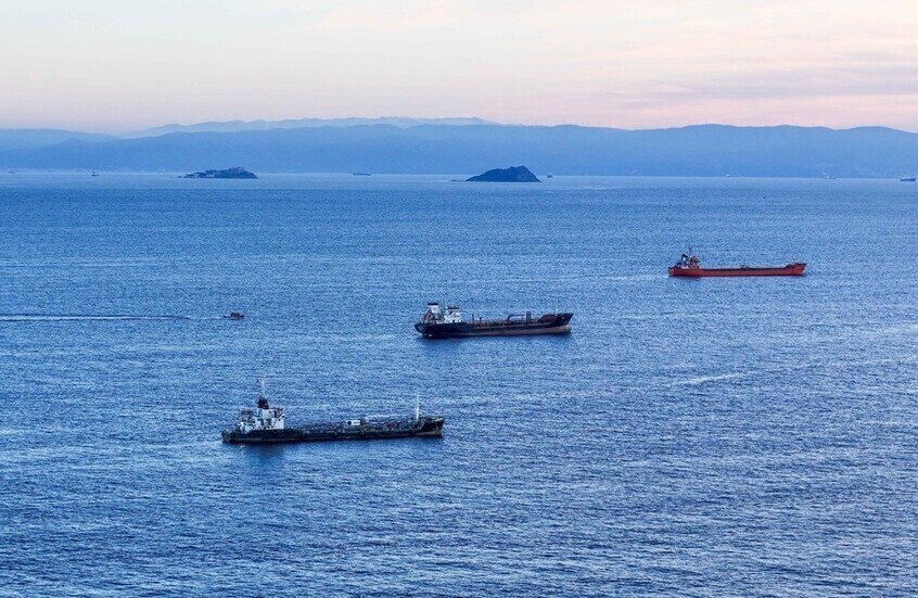 بلومبرغ: ناقلات النفط تتكدس في البحر الأحمر بسبب تغيير السعودية لمساراتها