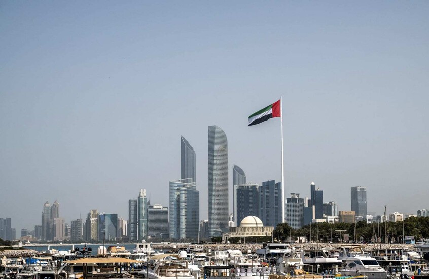 الإمارات.. ضبط 45 شخصا بتهمة تصوير مواقع مستهدفة وتداول معلومات مضللة