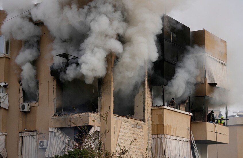 غارات إسرائيلية متواصلة تطال مناطق متعددة في لبنان.. قتلى ومفقودون وإصابة موقع لليونيفيل (فيديوهات)