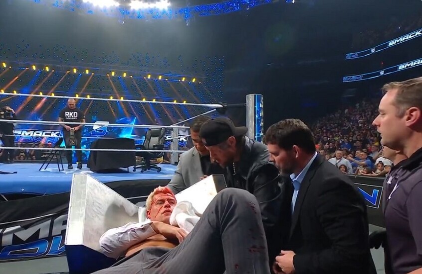 "عراك بين صديقين".. راندي أورتن يتحول إلى "الشرير" ويحطم كودي رودز (فيديو)