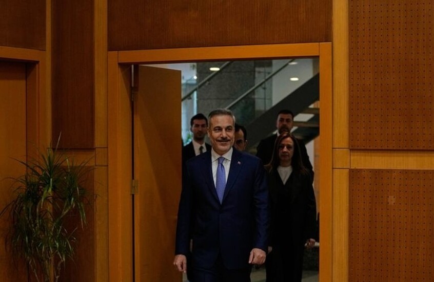 فيدان: إيران منفتحة على محادثات خلفية مع أمريكا رغم "الخيانة"