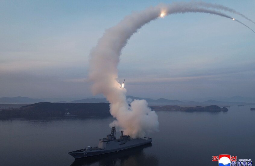 كوريا الشمالية تجري مناورات باستخدام راجمات صواريخ عالية الدقة