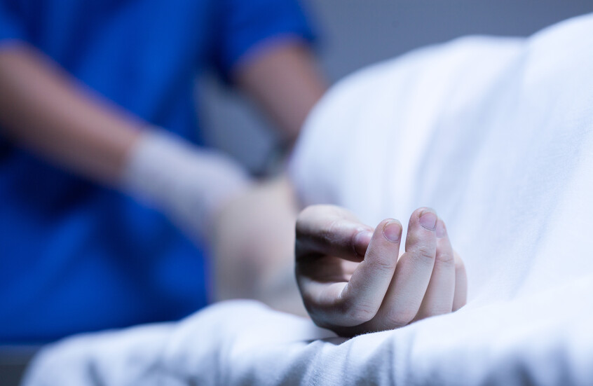 العثور على جثة نجم بريطاني في السجن بعد أسابيع على سجنه بتهمة الاعتداء الجنسي على قاصرتين