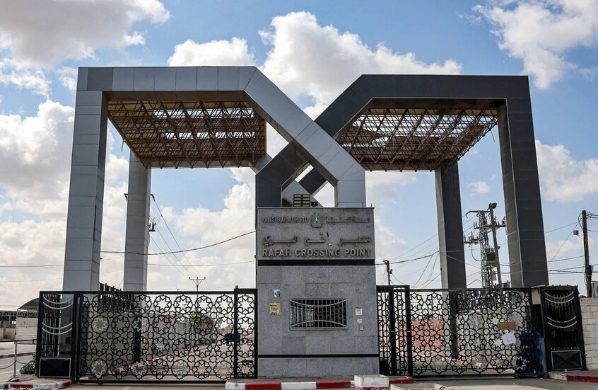 آلاف الأطنان تدخل القطاع.. مصر تستأنف تدفق المساعدات إلى غزة عبر معبر رفح