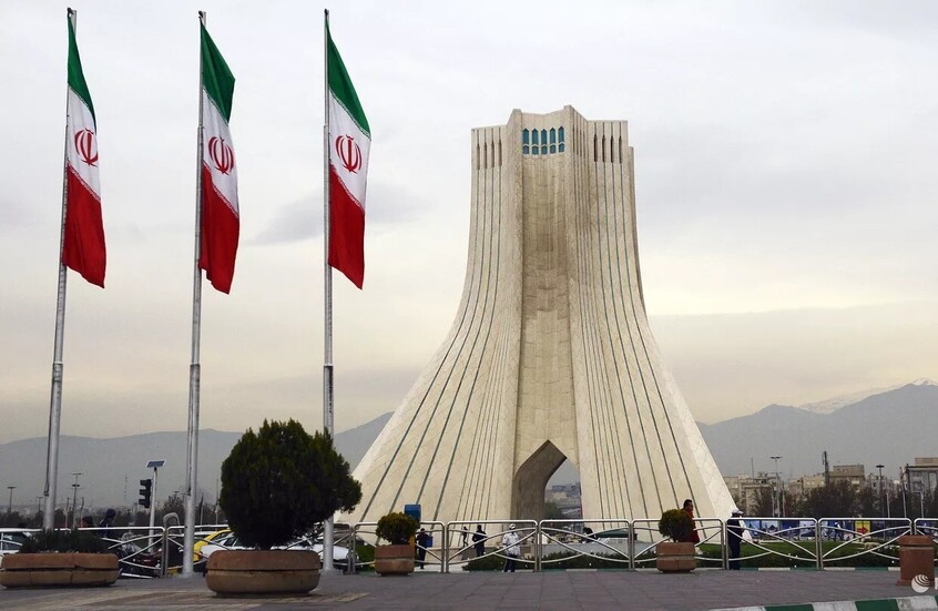 "واشنطن بوست": أسبوعان من حرب إيران.. نظام طهران "صامد" وأهداف ترامب الكبرى "لم تتحقق"