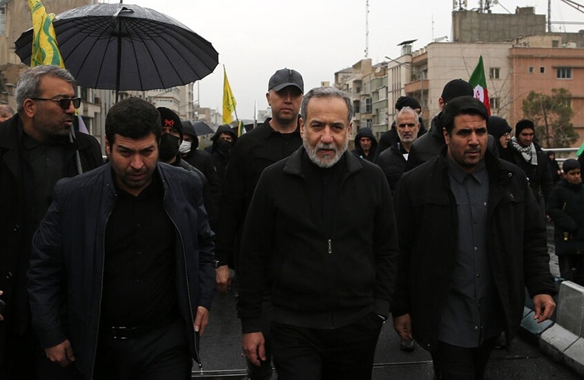 عراقجي: اليورانيوم الإيراني المخصب "تحت الأنقاض" لكن يمكن استخراجه