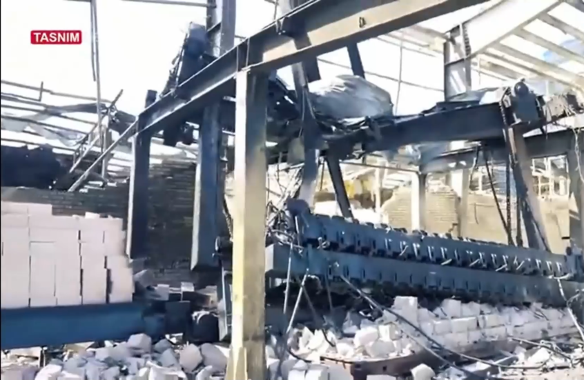 مصنع للخرسانة في مدينة قم يتحول إلى حطام بعد تعرضه لغارة جوية أمريكية إسرائيلية