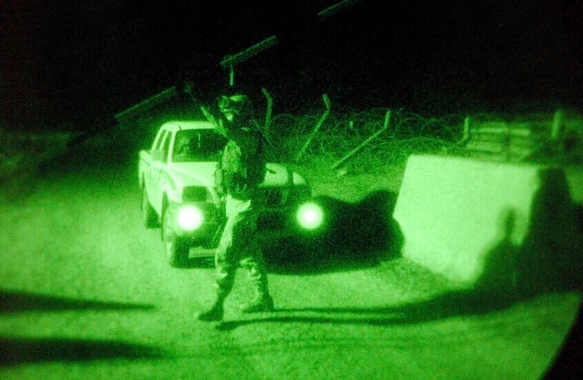 مصادر تتحدث هجوم ضخم على قاعدة فيكتوريا قرب مطار بغداد ولا تأكيدات رسمية عن قتلى أمريكيين