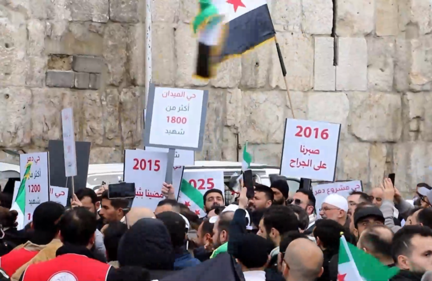 دمشق تحتفل بالذكرى الـ15 للثورة السورية في مسيرة حاشدة