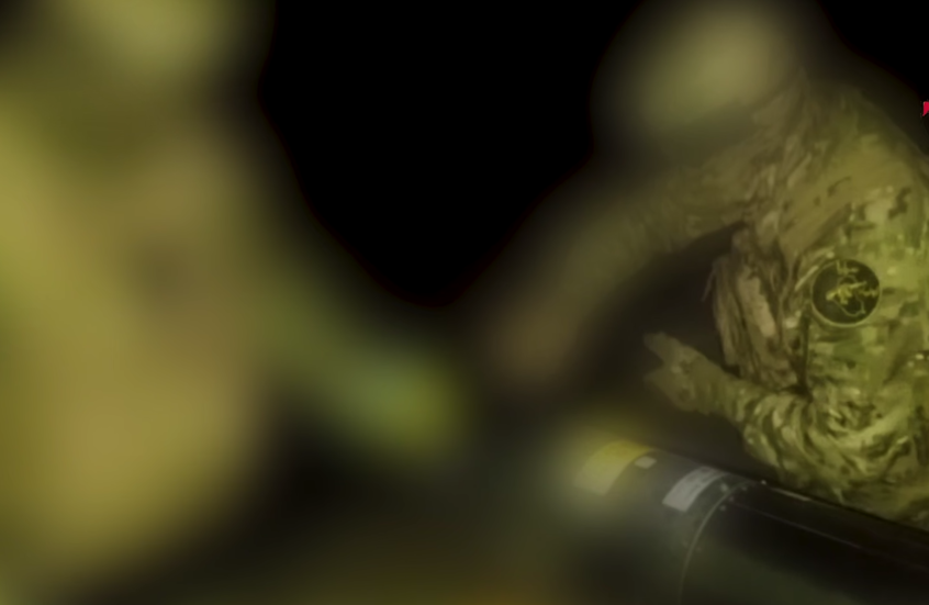 "تصاعد دخان كثيف من القاعدة".. "أولياء الدم" يعرضون مشاهد استهدافهم "فكتوريا" الأمريكية (فيديو)