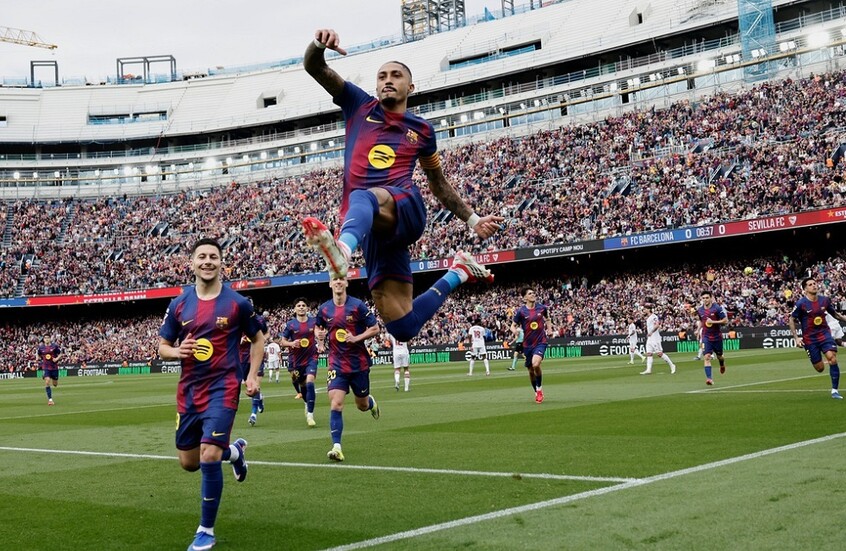 برشلونة يقسو على ضيفه إشبيلية ويبتعد في الصدارة