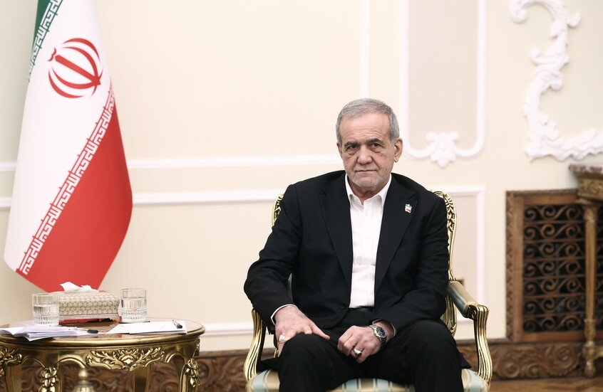 "تسنيم": بزشكيان يبحث التطورات الإقليمية في اتصال هاتفي مع ماكرون