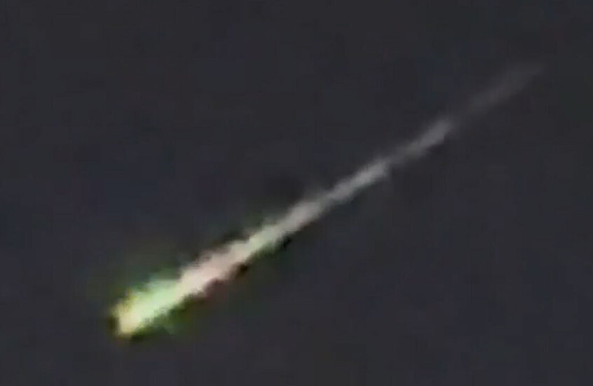 ضوء أخضر غامض في سماء تركيا يثير الذعر من صاروخ باليستي  (فيديو)