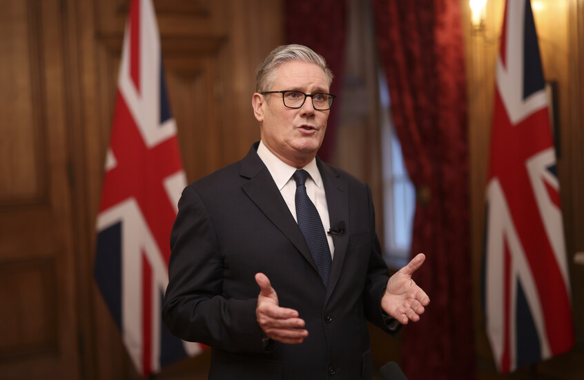 صحيفة: ستارمر رفض دعوة ترامب لإرسال السفن إلى مضيق هرمز