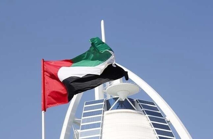 حكومة دبي تعلن عن هجوم إيراني في محيط المطار ومشاهد متداولة لأعمدة الدخان في المكان.. فيديوهات